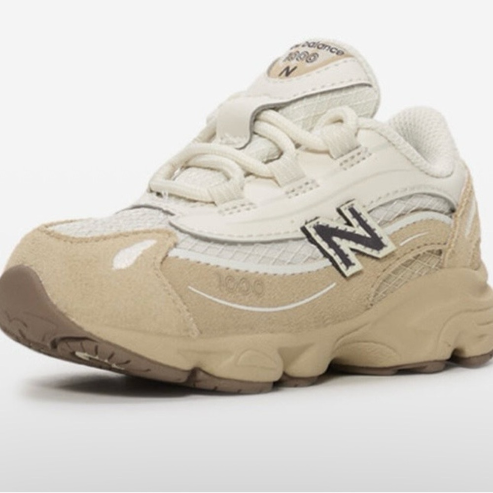 New Balance Kids Sneakers in Cream and Tan